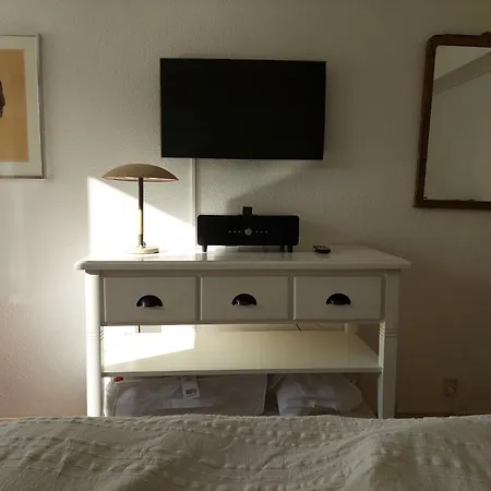 Rosa, Dobblebed, Own Kitchen, Own Bath And Own Entrance Δωμάτια σε οικογενειακή κατοικία *