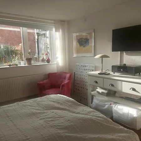 Homestay Rosa, Dobblebed, Own Kitchen, Own Bath And Own Entrance *